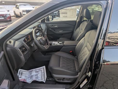 New 2026 Nissan Rogue Platinum image 9