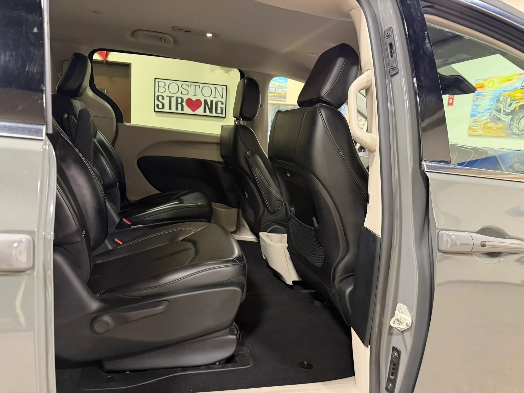 Used 2023 Chrysler Pacifica Touring-L FWD image 39