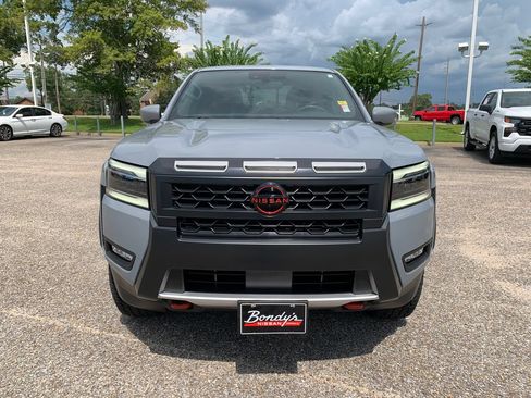 Used 2025 Nissan Frontier Pro-X RWD image 3