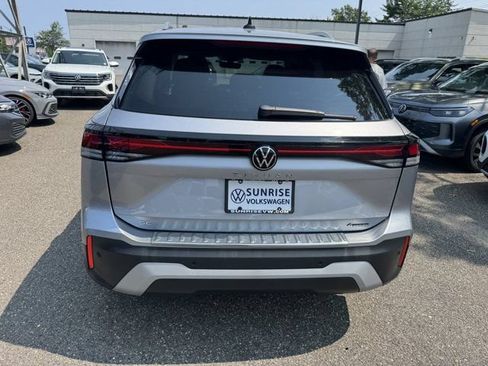 Used 2026 Volkswagen Tiguan SE w/ Panoramic Sunroof Package AWD/4WD image 5