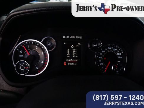Used 2024 RAM 2500 Tradesman w/ Chrome Appearance Group AWD/4WD image 11