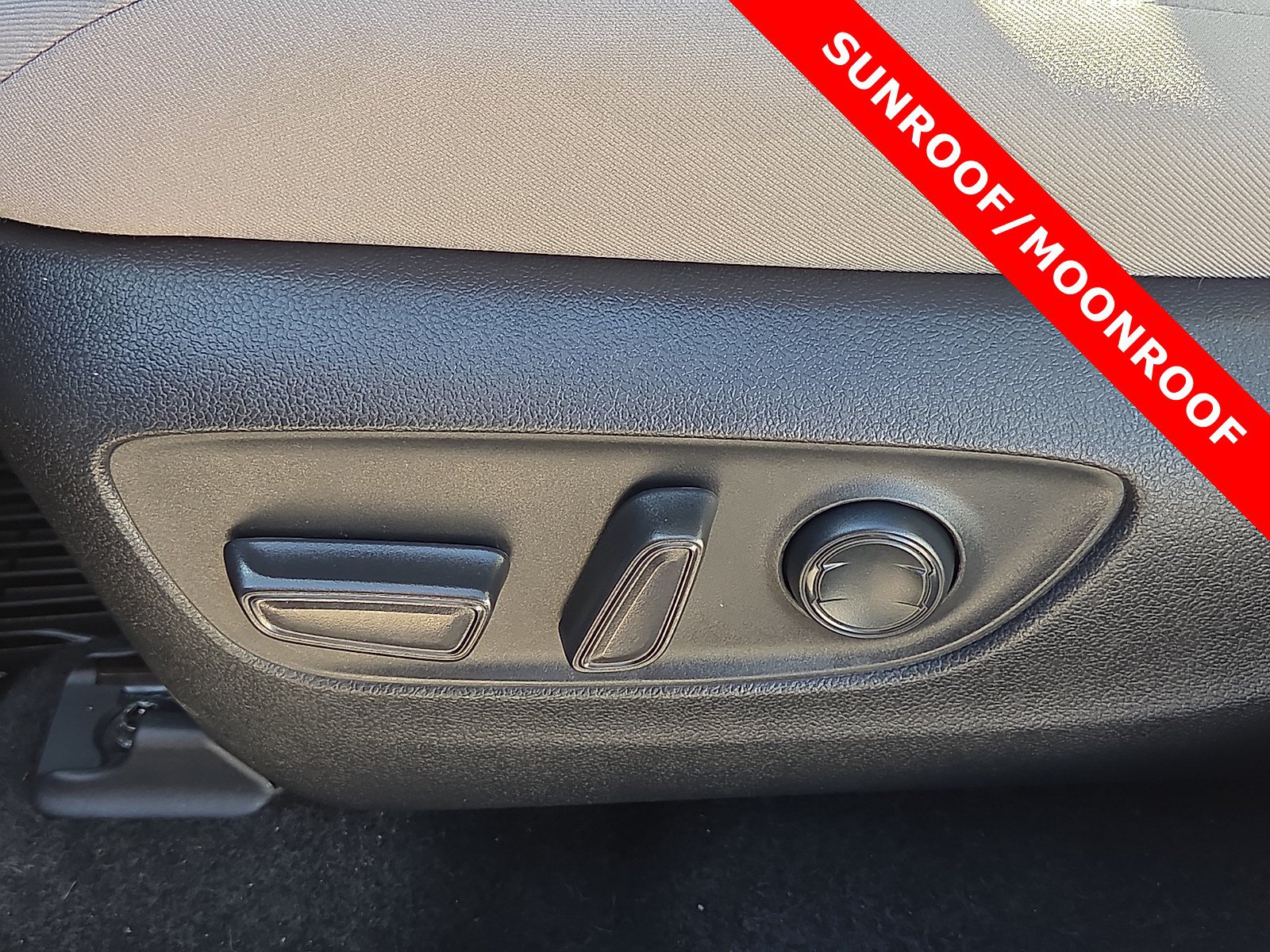 Used 2022 Toyota RAV4 XLE w/ Convenience Package AWD/4WD image 14