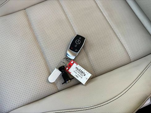 Used 2024 Mercedes-Benz GLE 450e 4MATIC image 34