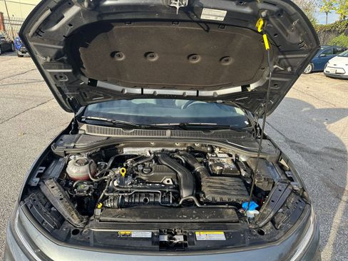 Used 2025 Volkswagen Jetta SE image 31