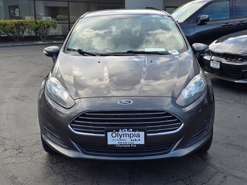 Used 2015 Ford Fiesta SE image 2