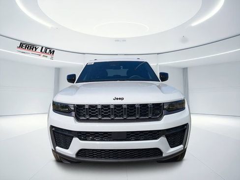 New 2026 Jeep Grand Cherokee Altitude RWD image 8
