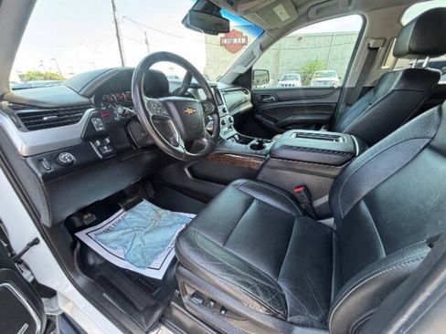 Used 2018 Chevrolet Suburban LT w/ Luxury Package RWD image 11