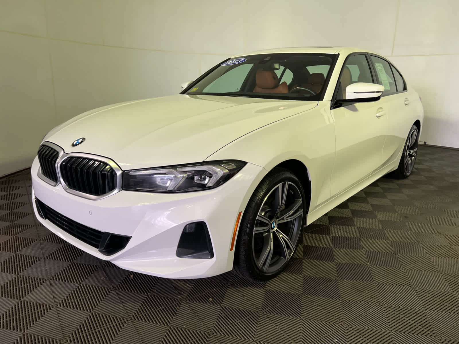 Used 2023 BMW 330i xDrive Sedan w/ Premium Package AWD/4WD image 3