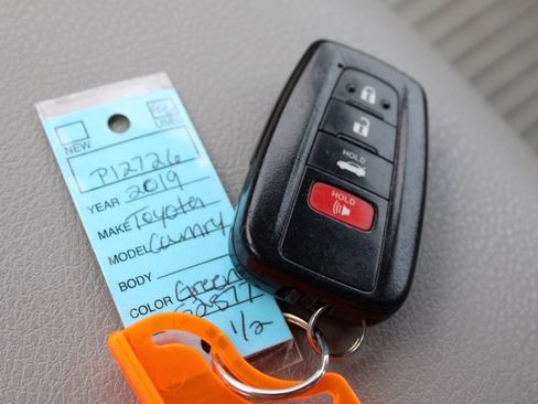 Used 2019 Toyota Camry SE image 30