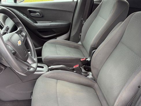 Used 2018 Chevrolet Trax LS image 10