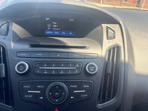 Used 2016 Ford Focus SE w/ SE Sport Package FWD image 22