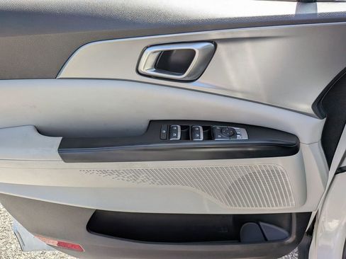 Used 2024 Kia Carnival LX image 11