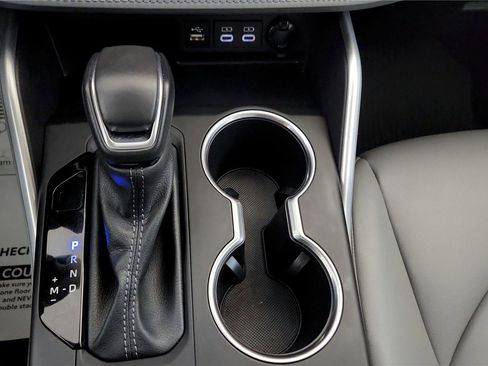 Certified 2024 Toyota Highlander XLE image 42