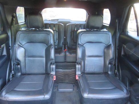 Used 2018 Ford Explorer Limited w/ Equipment Group 301A AWD/4WD image 23