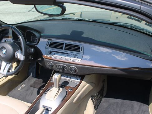 Used 2004 BMW Z4 3.0i RWD image 16