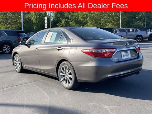 Used 2017 Toyota Camry XLE w/ Moonroof Package FWD image 3