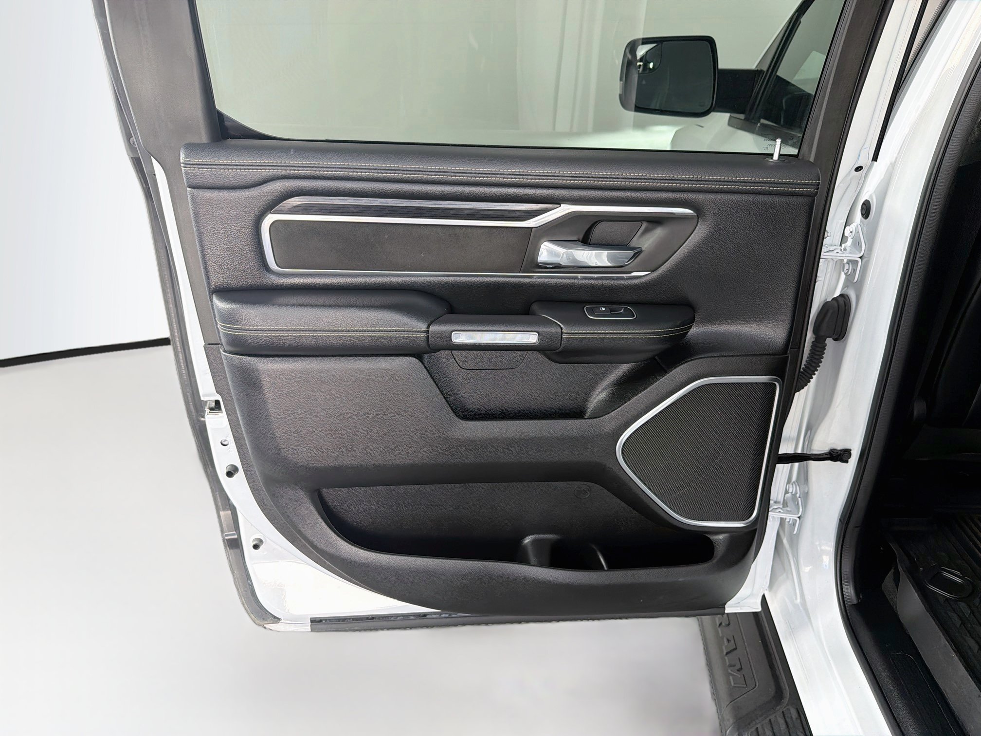 Used 2023 RAM 1500 Laramie AWD/4WD image 28