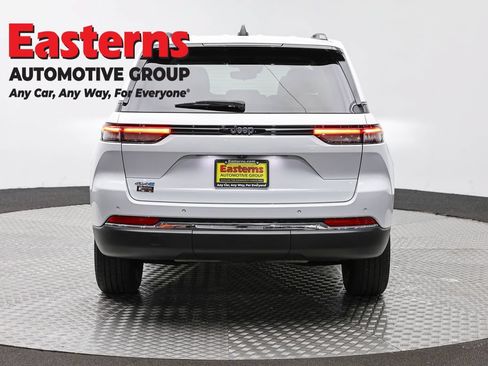 Used 2023 Jeep Grand Cherokee 4WD 4xe image 6