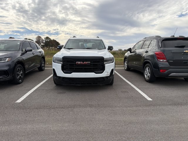 Used 2023 GMC Acadia SLE w/ Elevation Edition AWD/4WD image 2