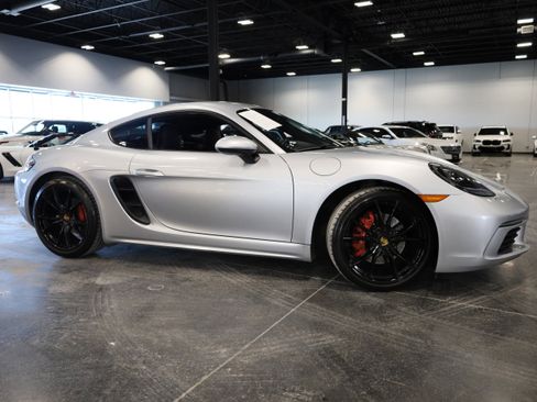 Used 2018 Porsche 718 Cayman S image 8