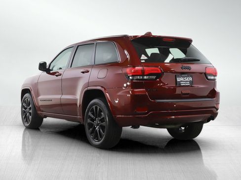 Used 2019 Jeep Grand Cherokee Altitude image 3