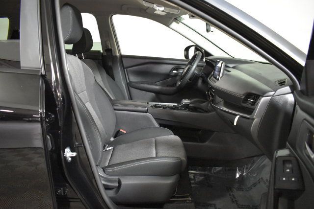 Used 2024 Nissan Rogue SV AWD/4WD image 34