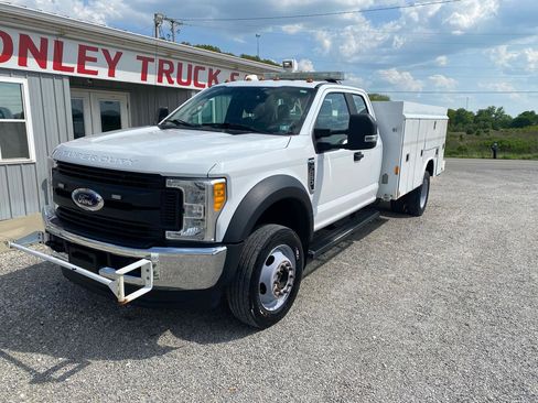 Used 2017 Ford F550 4x4 SuperCab Super Duty image 3