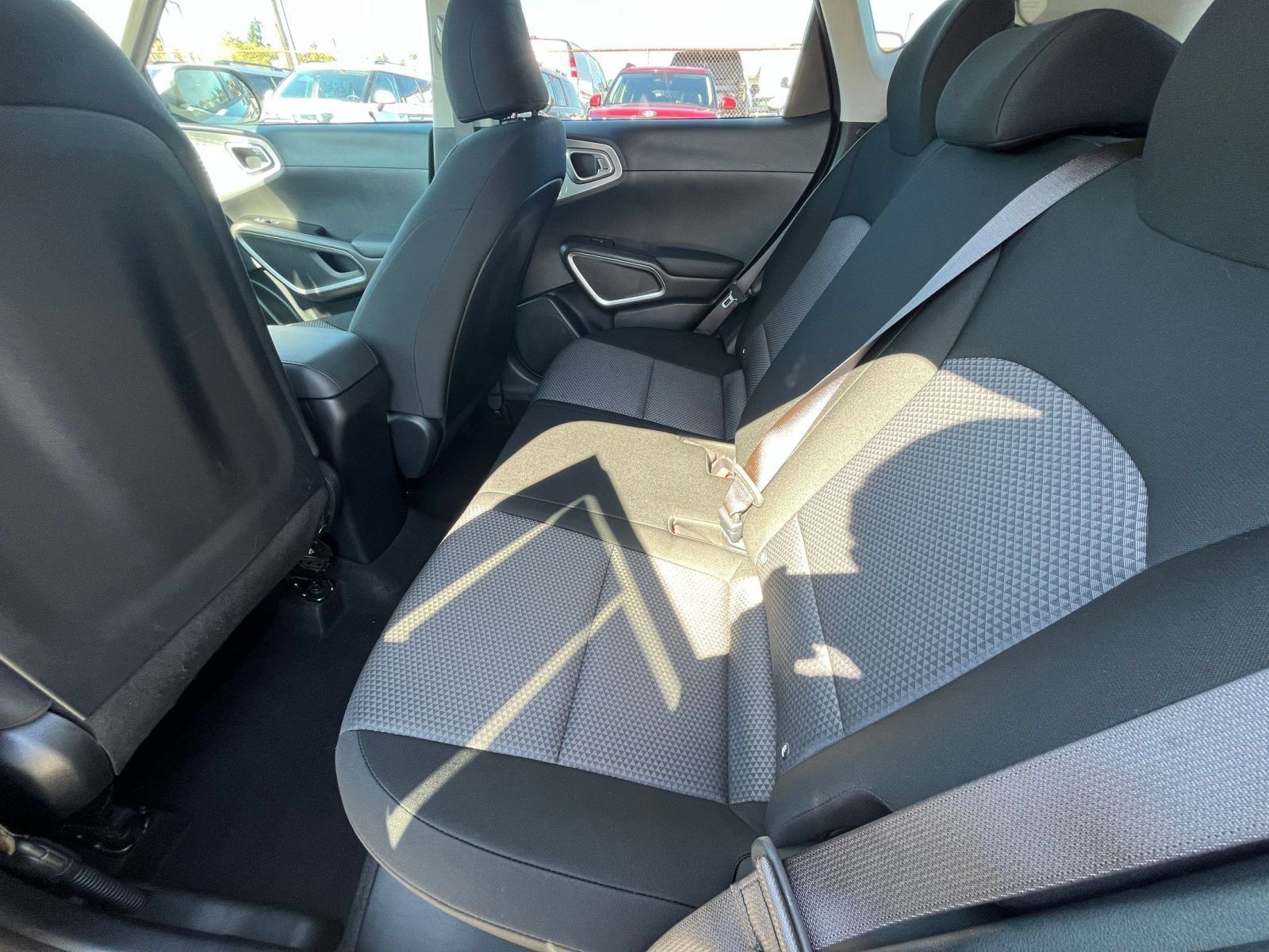 Used 2025 Kia Soul LX w/ LX Technology Package FWD image 25