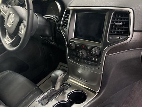 Used 2018 Jeep Grand Cherokee Limited image 27