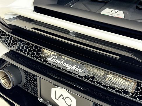 Used 2022 Lamborghini Huracan EVO RWD image 38