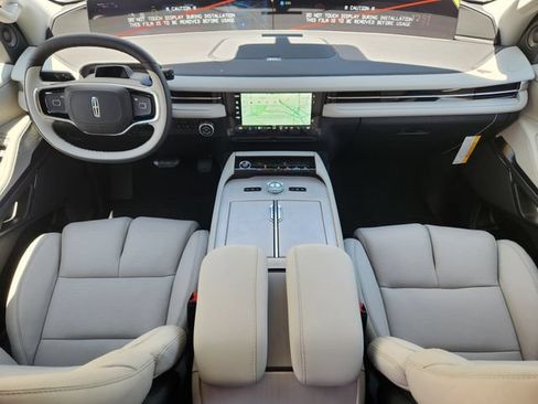 New 2026 Lincoln Navigator Premiere AWD/4WD image 11