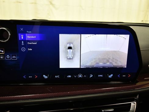 Used 2024 Chevrolet Traverse Z71 image 24