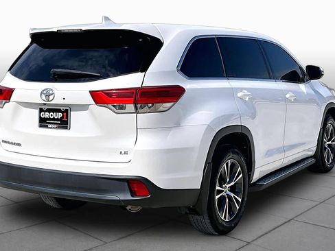 Used 2018 Toyota Highlander Plus FWD image 12