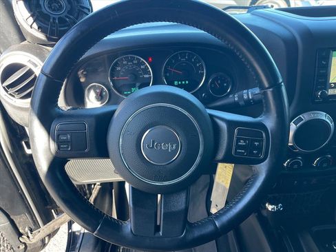 Used 2016 Jeep Wrangler Unlimited Sahara image 7