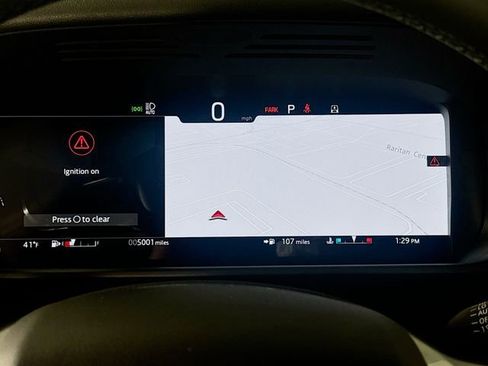 Used 2024 Land Rover Discovery Dynamic SE image 13