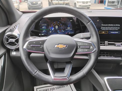 Used 2025 Chevrolet Equinox LT FWD image 9