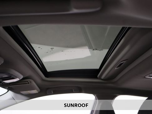 Used 2024 Subaru Crosstrek 2.0i Premium image 3