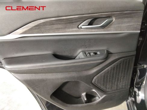 Used 2023 Jeep Grand Cherokee Limited RWD image 29