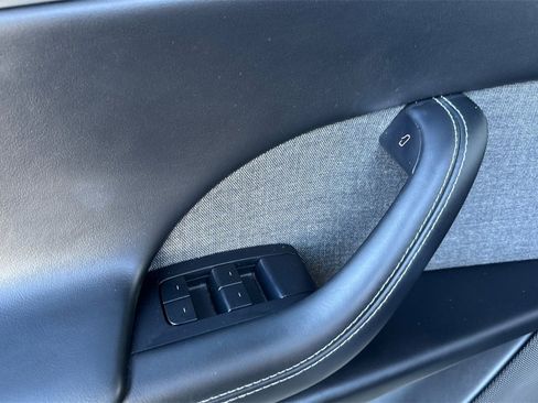 Used 2023 Tesla Model X Standard Range image 10