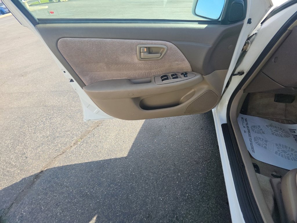 Used 1999 Toyota Camry LE FWD image 12