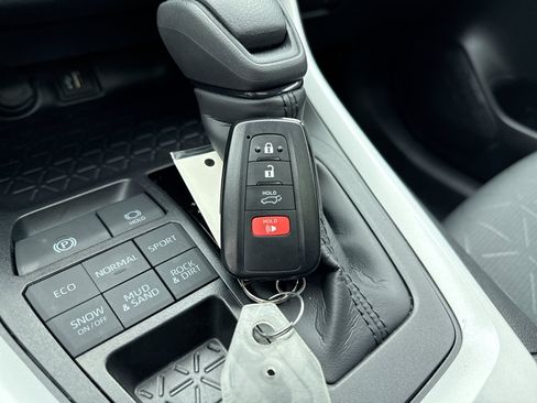 Used 2025 Toyota RAV4 XLE w/ Convenience Package AWD/4WD image 24