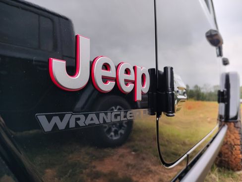 New 2025 Jeep Wrangler Unlimited Rubicon w/ Convenience Group image 7