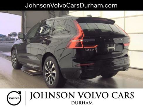 Used 2025 Volvo XC60 B5 Core image 6