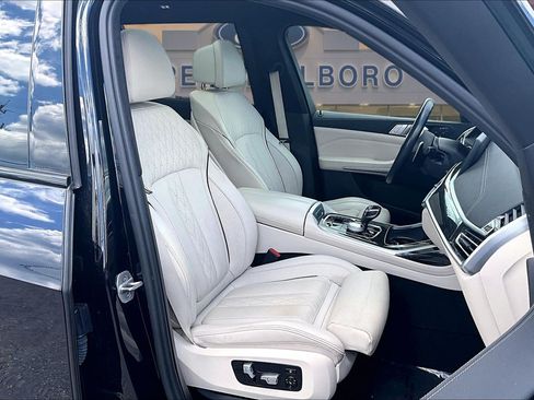 Used 2021 BMW X7 xDrive40i w/ M Sport Package AWD/4WD image 7