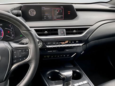 Used 2019 Lexus UX 200 w/ Premium Package FWD image 9