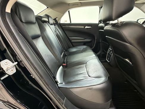Used 2017 Chrysler 300 C RWD image 33