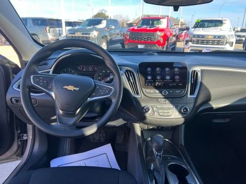 Used 2024 Chevrolet Malibu LT image 19