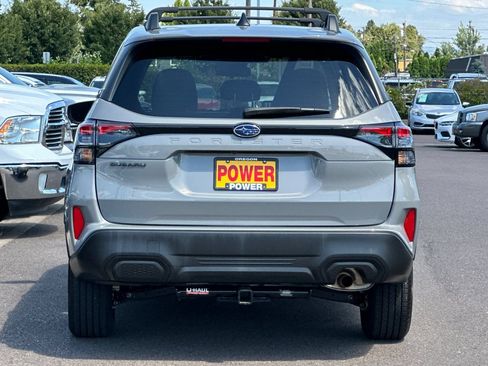 Used 2025 Subaru Forester Premium AWD/4WD image 5