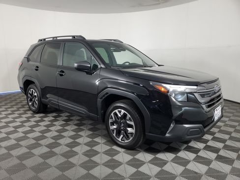 Used 2026 Subaru Forester Premium AWD/4WD image 2