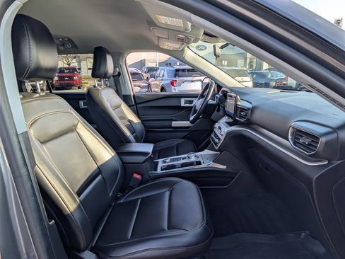 Certified 2022 Ford Explorer XLT w/ Equipment Group 202A image 10